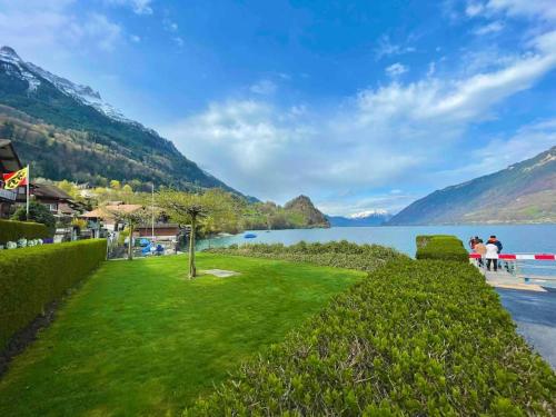 Kert, Romantic Swiss Alp Iseltwald with Lake & Mountains in Iseltwald