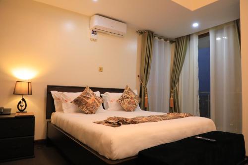 Standard Double Room image 6