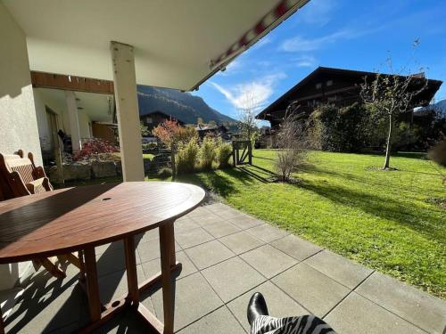 Romantic Swiss Alp Iseltwald with Lake & Mountains photo 4