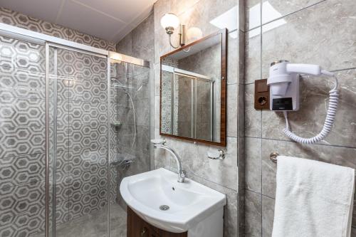 Rose Apartments – Istanbul, FL