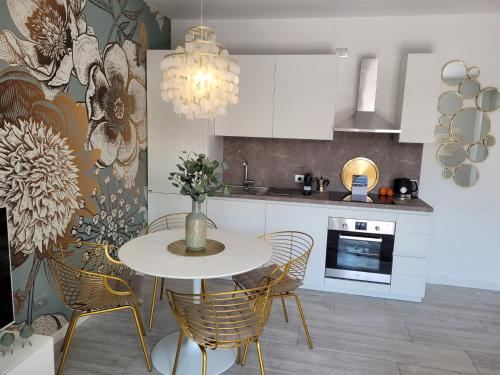 Lago-apartment Midy, sfeervol, zwembad, airco