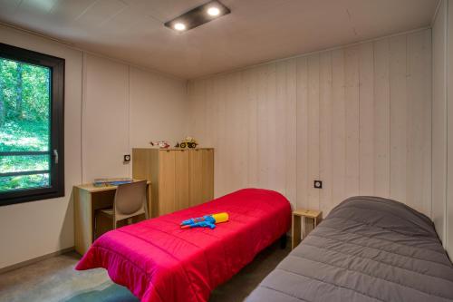 2 bedrooms, 4 beds