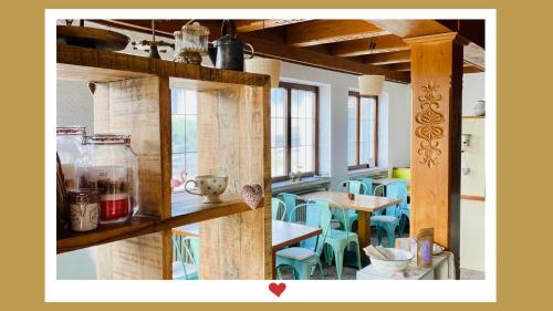 餐廳, Berghupferl-Alm mit Wellnessoase im Garten in 弗林特斯巴赫阿姆因