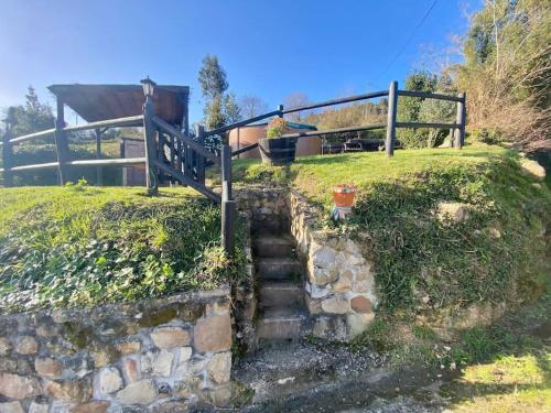 Casa en aldea frente a la Sierra de el Sueve