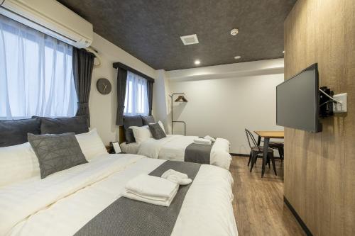 Superior Twin Room image 8