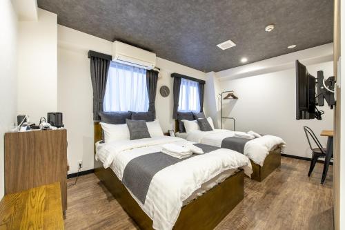 Superior Twin Room image 9