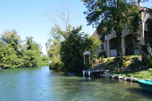 Ô Pied Dans l'O, villa pieds dans l'eau à proximité du Lac du Bourget / Aix les Bains - Location, gîte - Chanaz