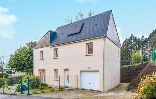 Stunning Home In Cherbourg-en-cotentin With Kitchen - Location saisonnière - Cherbourg-en-Cotentin