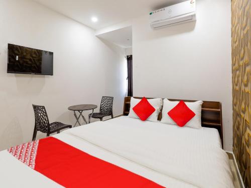 Super OYO Flagship Kompally Residency