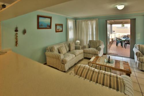 Three-Bedroom House image 5