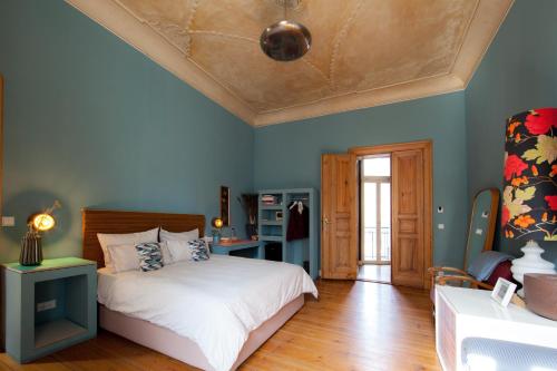 Standard Double Room 2 image 6