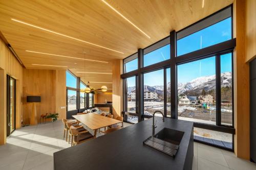 4 bedrooms, 8 beds
