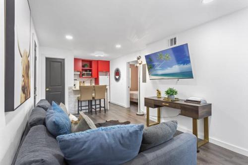Rodeo Escape: Sleeps 8, Parking, Wi-Fi, Free Gym in Houston, USA