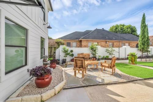 Rodeo Escape: Sleeps 8, Parking, Wi-Fi, Free Gym in Houston, USA