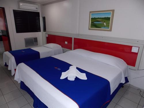 3 twin beds