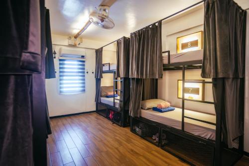 Outpost Beach Hostel Room Type - Bed in 8-Bed Mixed Dormitory Room