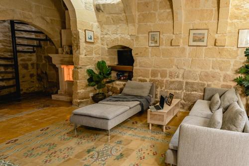 Charming & Stylish Historic Farmhouse with Pool Charming & Stylish Historic Farmhouse with Pool