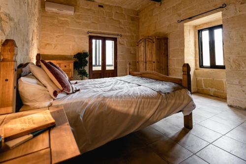 Charming & Stylish Historic Farmhouse with Pool Charming & Stylish Historic Farmhouse with Pool