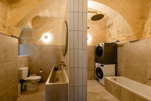 Charming & Stylish Historic Farmhouse with Pool Charming & Stylish Historic Farmhouse with Pool