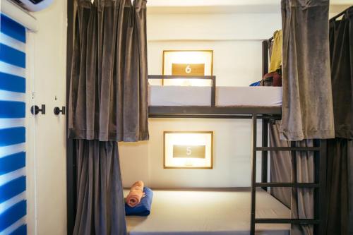 Outpost Beach Hostel Room Type - Bed in 8-Bed Dormitory Room - Female Dormitory