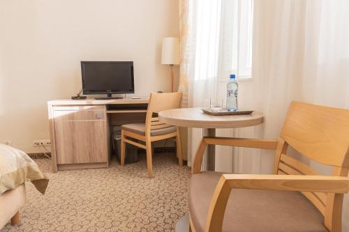 Single Room in Main Building image 2