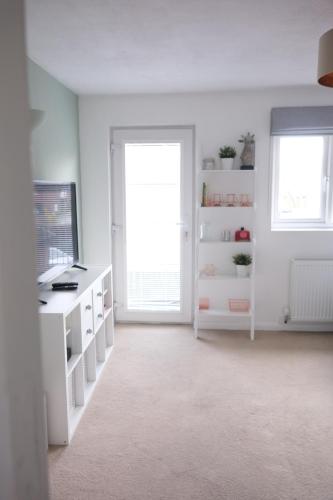 Charming 2BR Home Minutes from central London