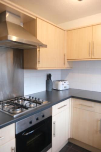 Charming 2BR Home Minutes from central London