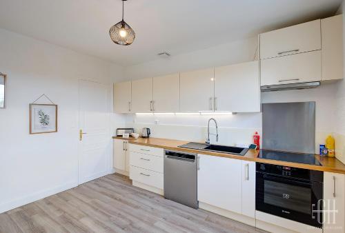 ห้องครัว, L'Alysse - Maison Familiale in ลุยน์