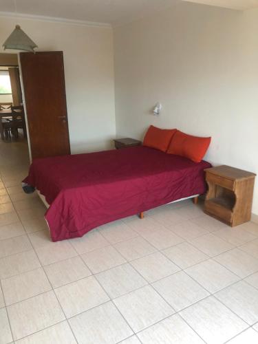2 bedrooms, 5 beds