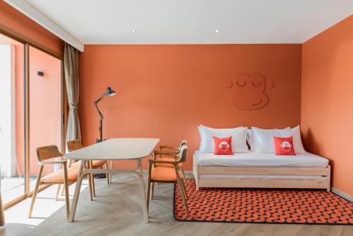 room detail thumbnail 1