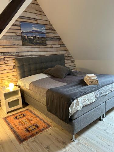1 queen bed