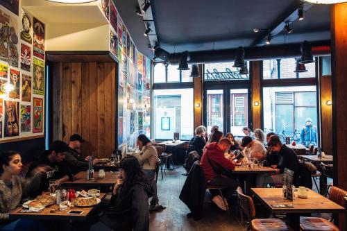 Pub/Lounge, St Christopher's Winston Hostel near Anne Frank Ház