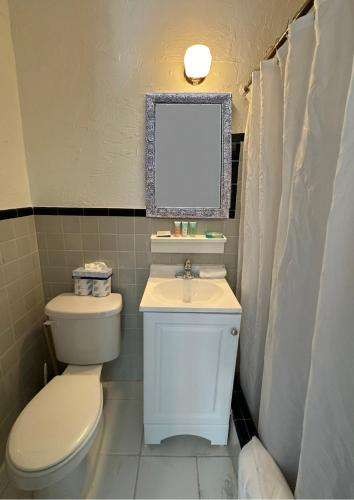 Standard Motel Room image 8