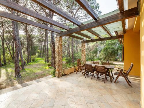 Seaside Pineta Retreat