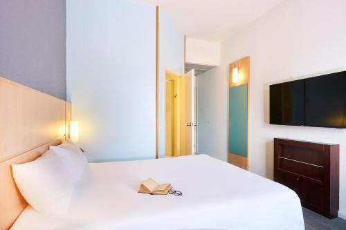 Ibis Como - image 11