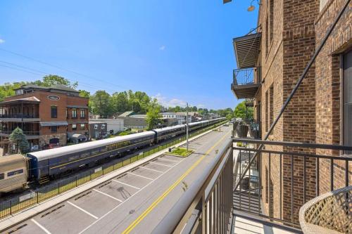 Luxury Condo by BK Stays - Walk To Everything - Spacious Balcony - Amazing Downtown Views - 2 Bedrooms