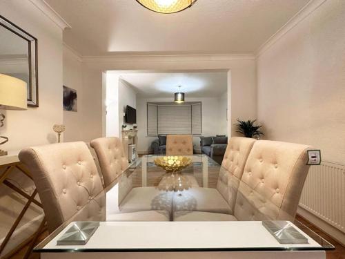 Charming 3-bedroom family home, Londra