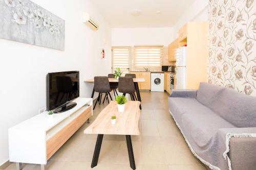 Bowker Apartment - image 3