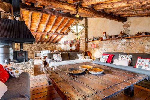  Can Miqueló - casa rural 16 hòstes in Prat de Compte