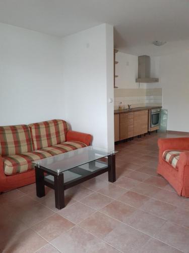 Apartment by the sea in Njivice