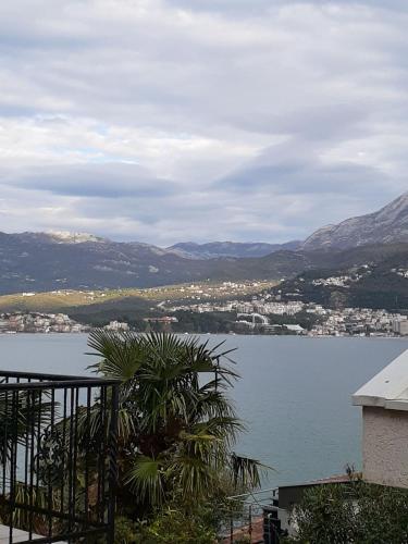 Apartment by the sea in Njivice