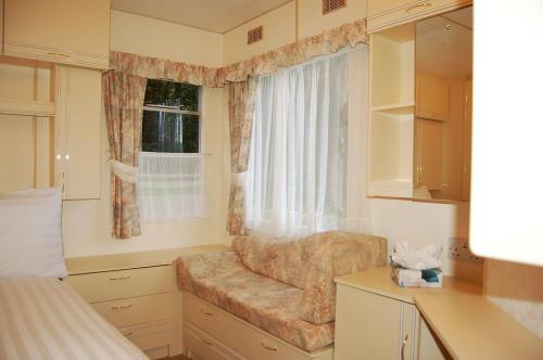 Little Oak Place Caravan A26 at The Woodlands