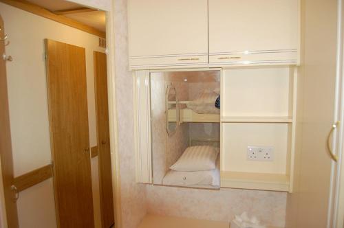 Little Oak Place Caravan A26 at The Woodlands