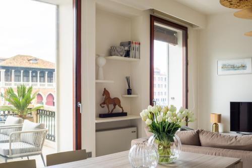 Grand Canal Luxury Apartments With Terrace R&R - image 11