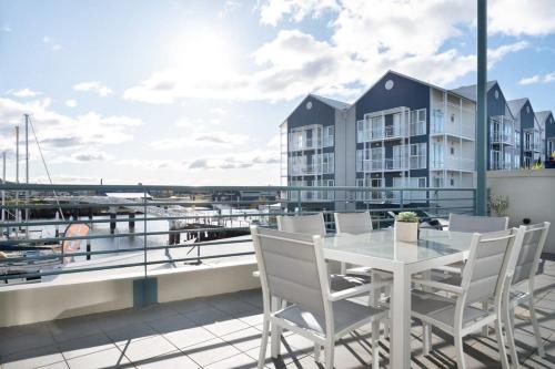 Sophistication on Seaport: River & Marina Views