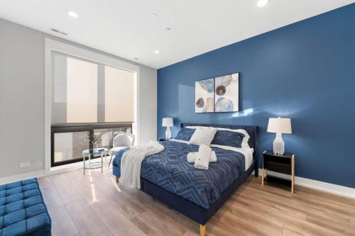 Lovely 3bed 3bath Brand New Apt w 4 beds & Balcony in Chicago, USA