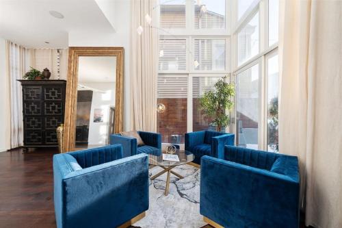 5BR 5BA Architectural Estate-Theatre Gym Rooftop in Chicago, USA