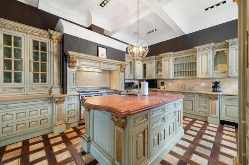 5BR 5BA Architectural Estate-Theatre Gym Rooftop in Chicago, USA