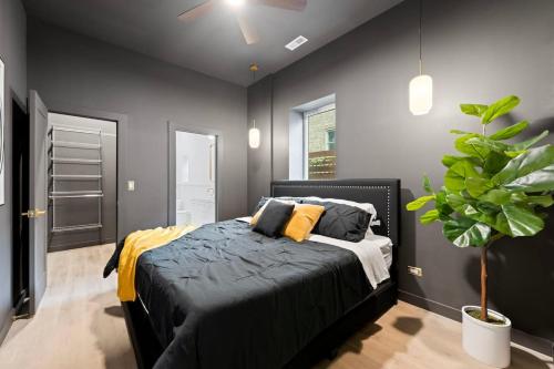 Chic 4-bedroom Haven Designer s Dream Home - Tap to explore photos
