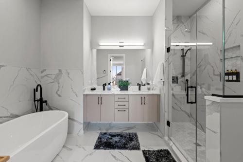 Insta-worthy 3bed 2bath Brand New Home w Balcony in Chicago, USA